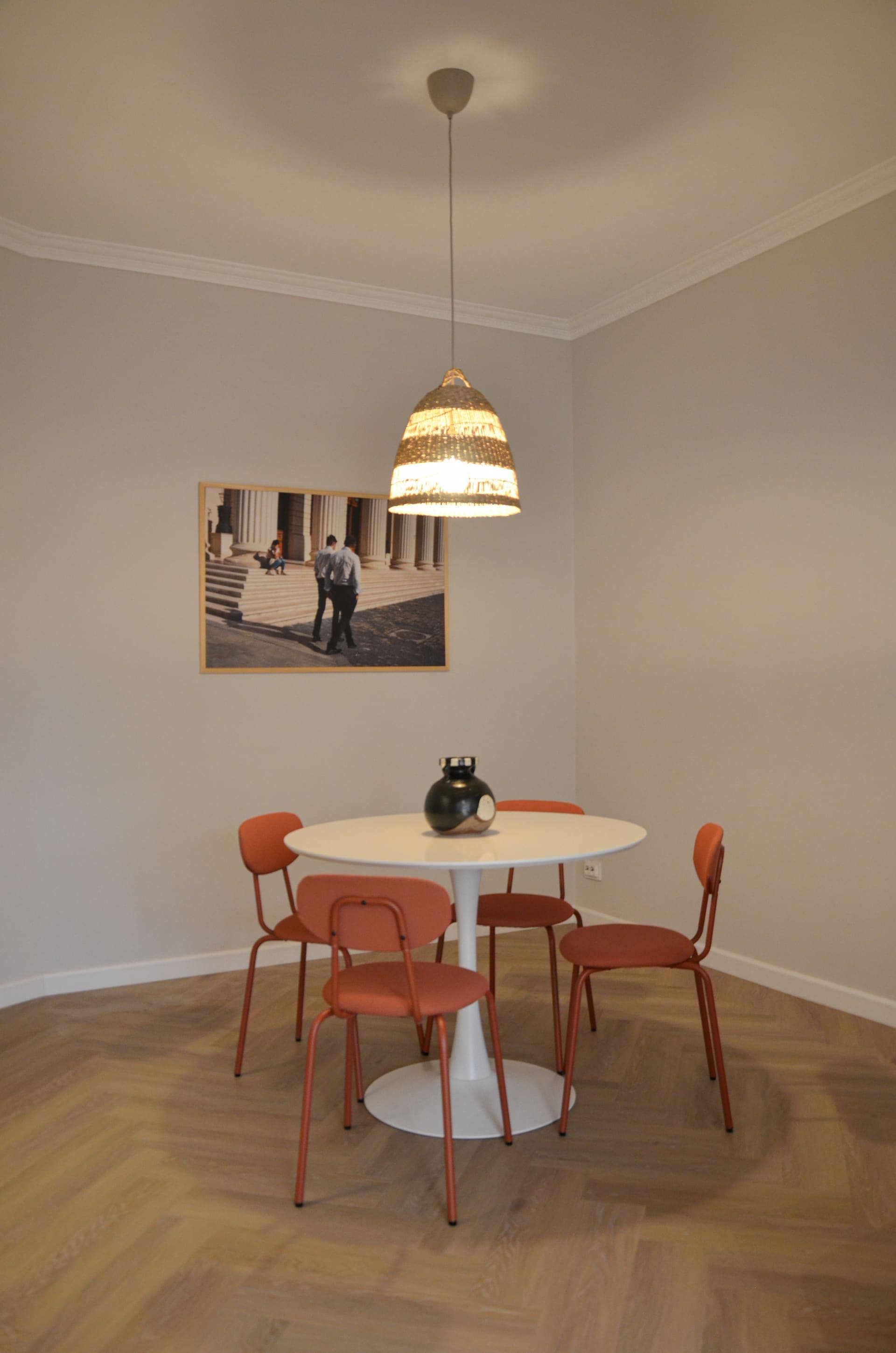 Airbnb Apartment — image 10