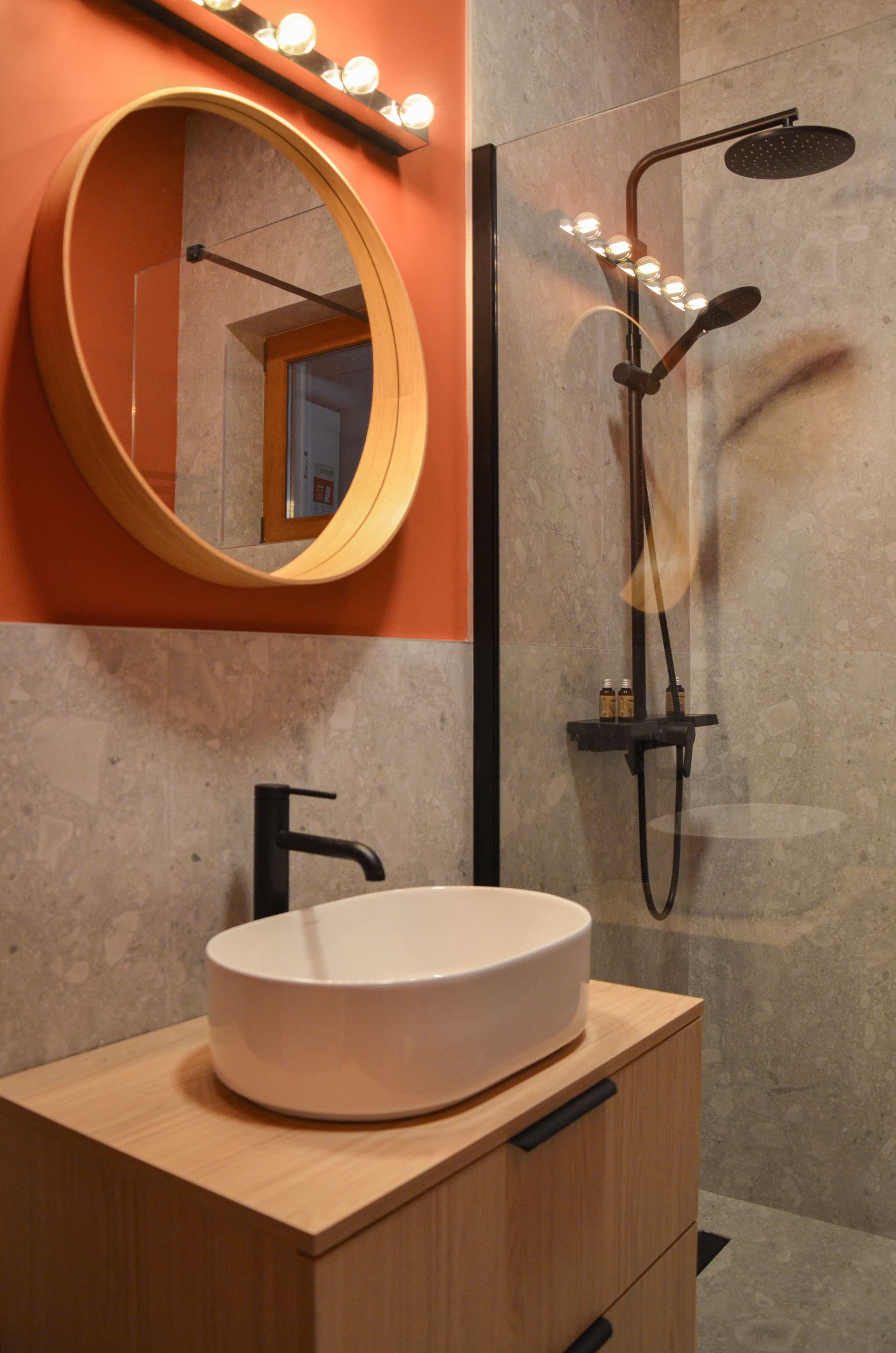 Airbnb Apartment — image 20