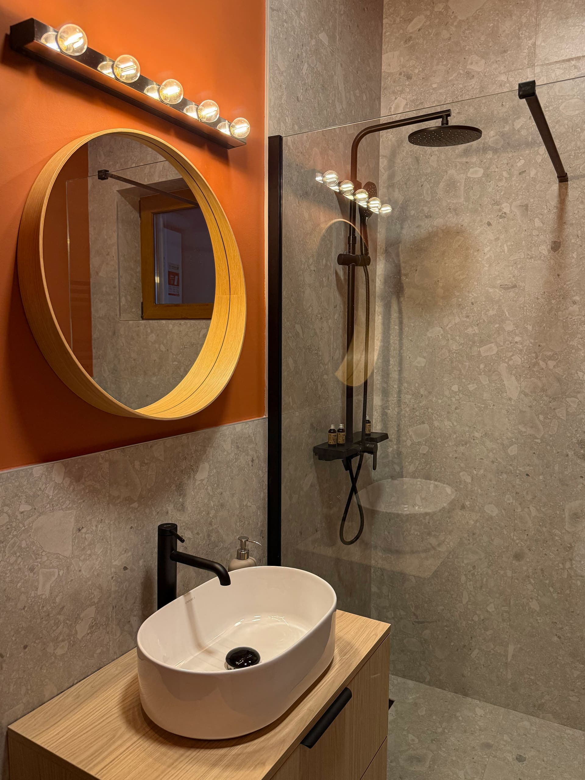 Airbnb Apartment — image 35