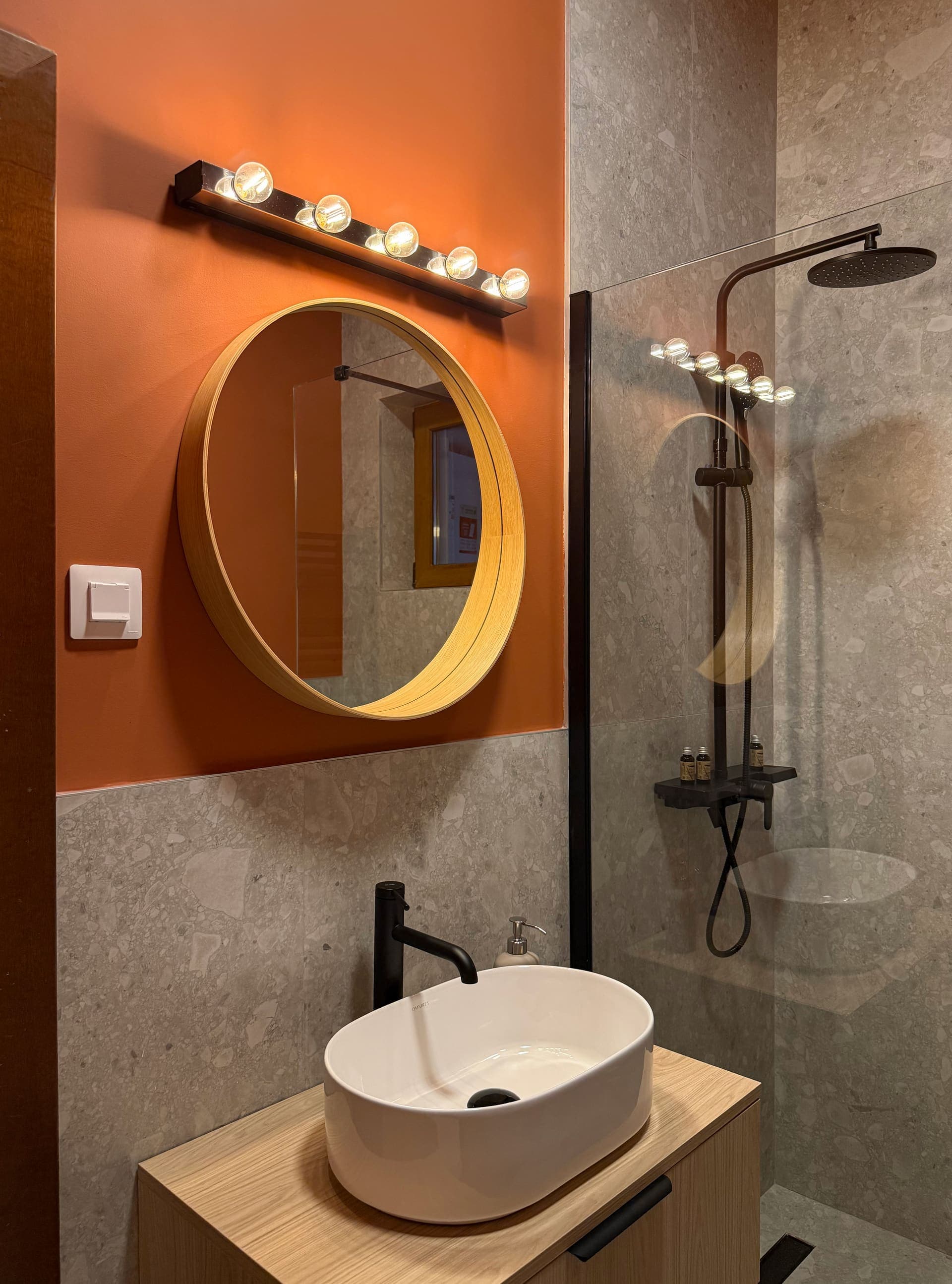 Airbnb Apartment — image 36