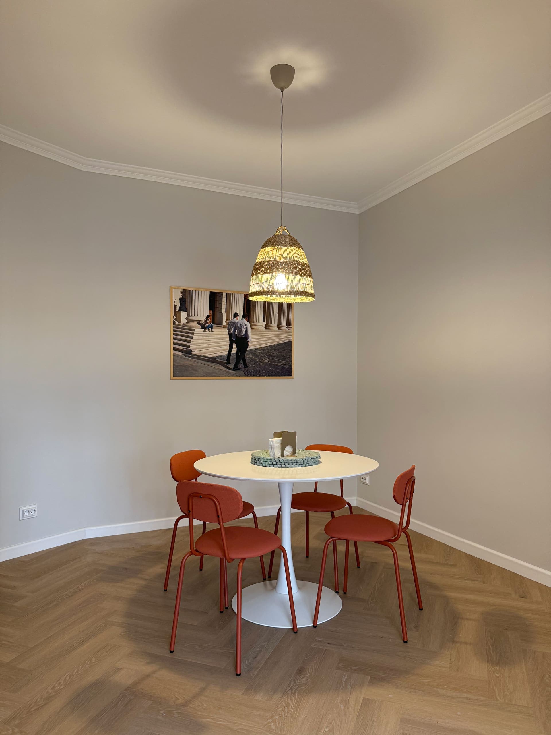 Airbnb Apartment — image 52