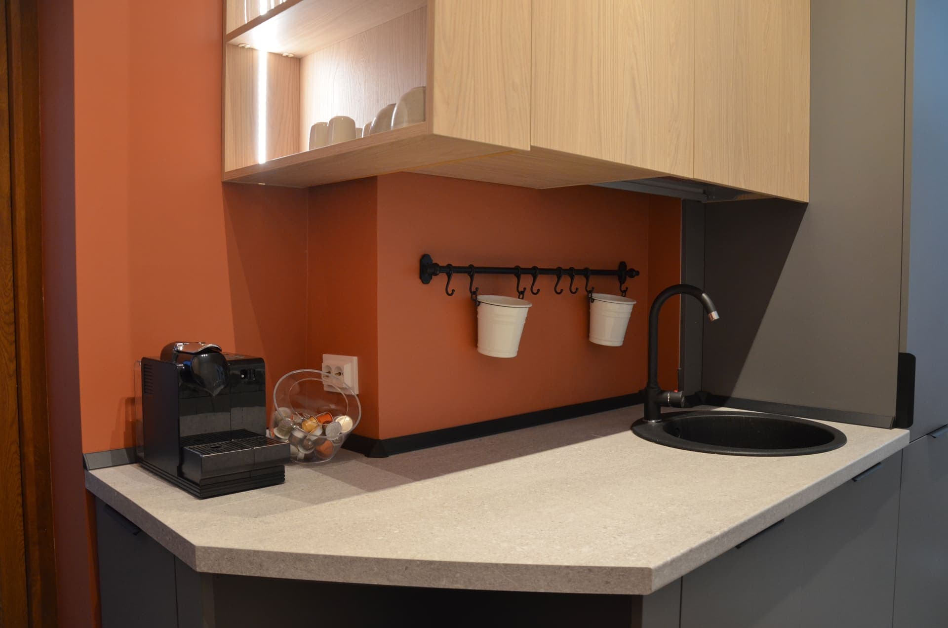 Airbnb Apartment — image 13